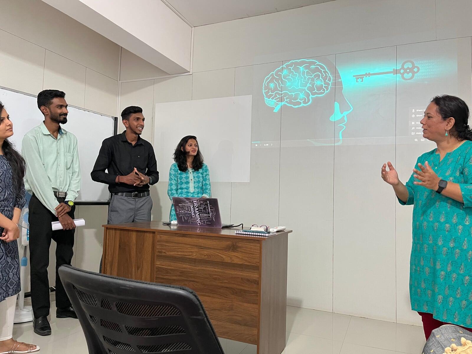Interactive leadership session at Tekvocation: Director mentoring ex-interns on career growth
